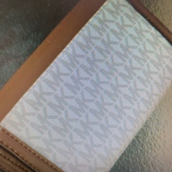 Michael kors purse and wallet - Picture 4 of 4